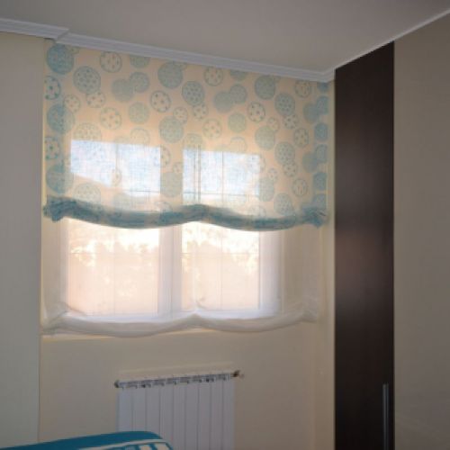 Doble estor en dormitorio