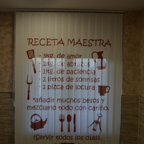 Cortina Vertical con impresión digital en una cocina